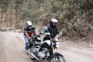 EMPUJANDO MOTO 300X200